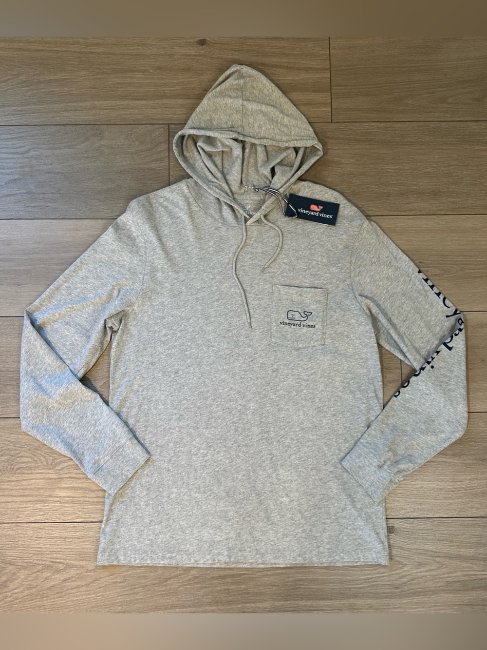 NEW Vineyard Vines Hoodie Men’s M Grey Hooded T-Shirt Graphic Print Lightweight